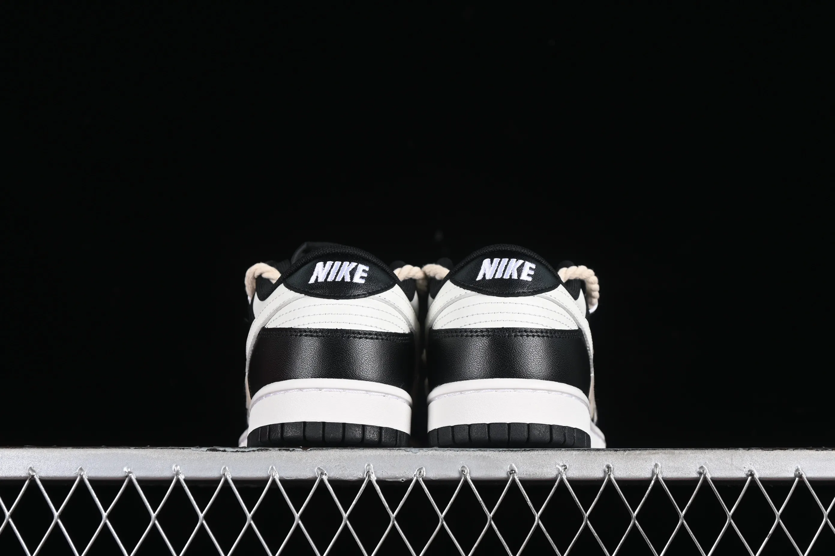 All categories Nk SB Dunk series Nk SB Dunk Low low-top sneakers Nk Dunk Low Fire Heart Scottish distressed panda beige SB deconstructed strap low-top casual sneakers DD1391-100